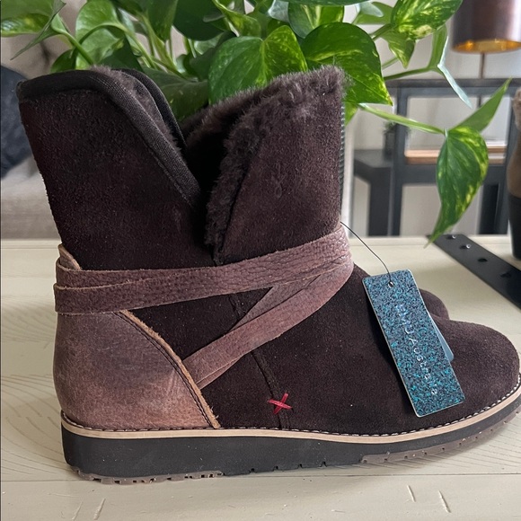 EMU Australia Shoes - Emu Satinwood Mini Boot | Considered better than UGGs by reviewers